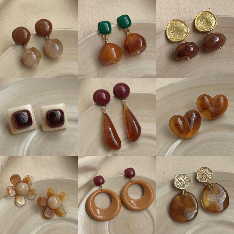 Maillard Coffee Retro Heart Hong Kong Style Versatile Stud Earrings - Niche Fashion Design