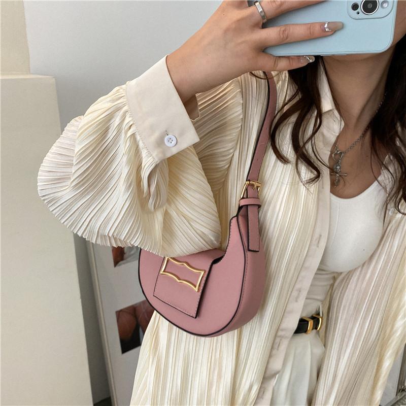 Простая и модная сумка-полумесяц для женщин 2024 года, популярная новая летняя повседневная сумка в иностранном стиле через плечо, женская сумка через подмышку