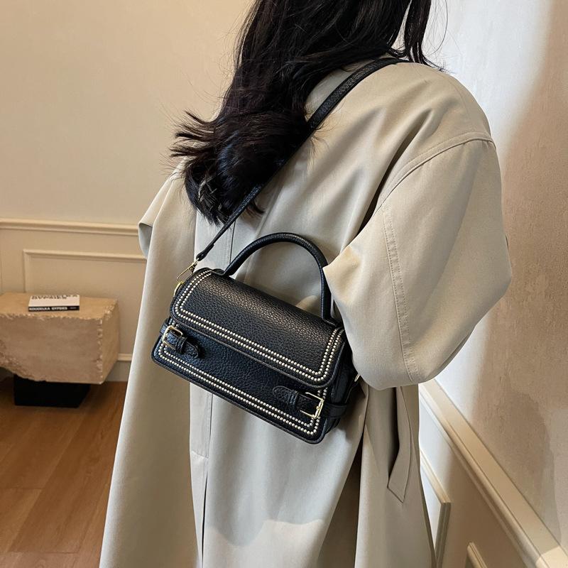 Ретро маленькая сумка женская осень и зима универсальная 2025 новая мода сумка через плечо мессенджер женская простая портативная маленькая квадратная сумка