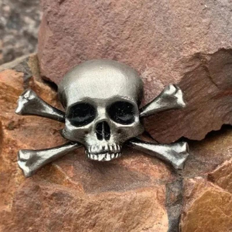 Персонализированные броши в виде черепа, креста и меча для женщин и мужчин, винтажные готические металлические значки в виде головы призрака, ювелирные булавки для вечеринок