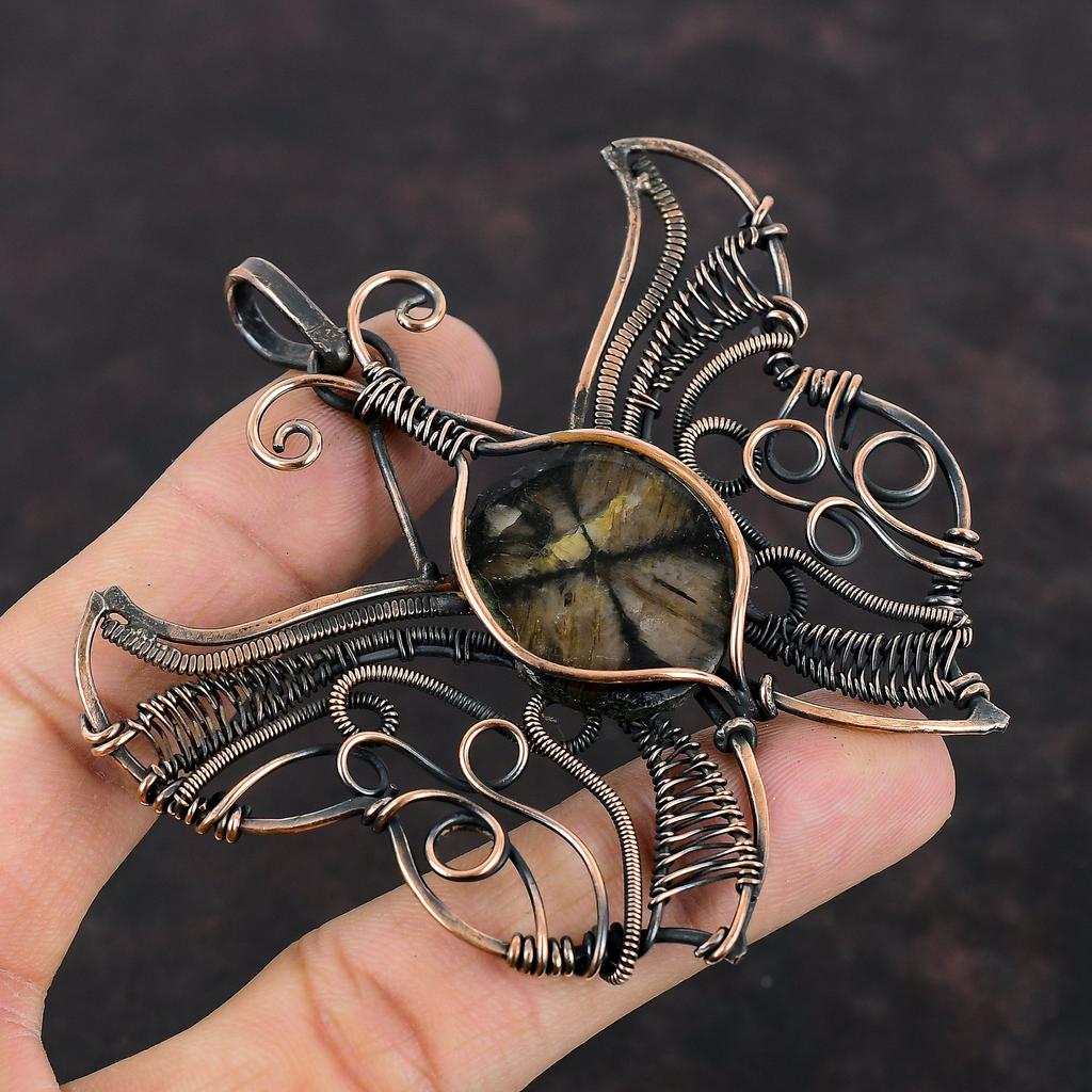 Подвеска из хиастолита, подвеска из медной проволоки, подвеска в виде бабочки, ювелирные изделия ручной работы, подвеска из натурального драгоценного камня, медные ювелирные изделия, подарки на годовщину