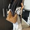 Retro Leopard Print Shoulder Bag Women's 2025 Trendy New Fashion Versatile Tote Bag Casual Contrasting Messenger Bag