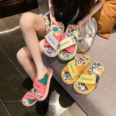 Интернет-знаменитость граффити шлепанцы женские лето 2025 новинка для улицы толстая подошва шлепки на один палец повседневные наступающие на говно сандалии инс взрыв