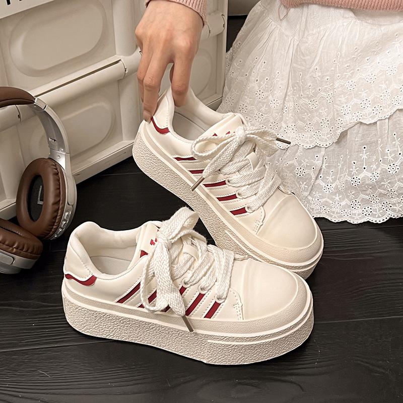 Niche Platform White Shoes Women's Leather Board Shoes Women's 2025 New Bread Shoes Muffin Height Increase Shorty Music Sports