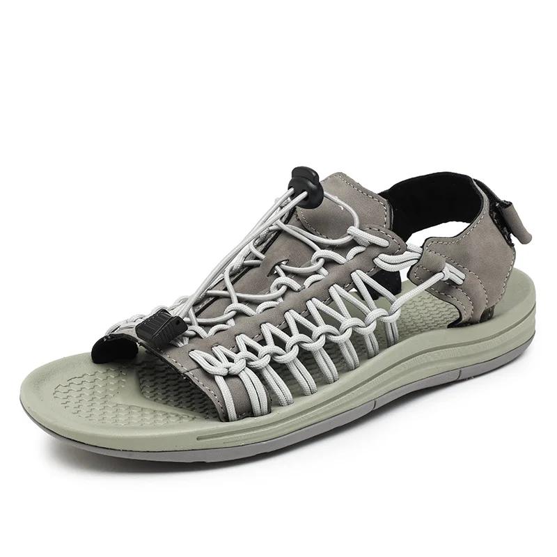 Модные летние мужские сандалии в британском стиле, повседневные кожаные, для улицы, на плоской подошве, дизайнерские, удобные, дышащие, с мягкой подошвой, пляжная обувь для ходьбы