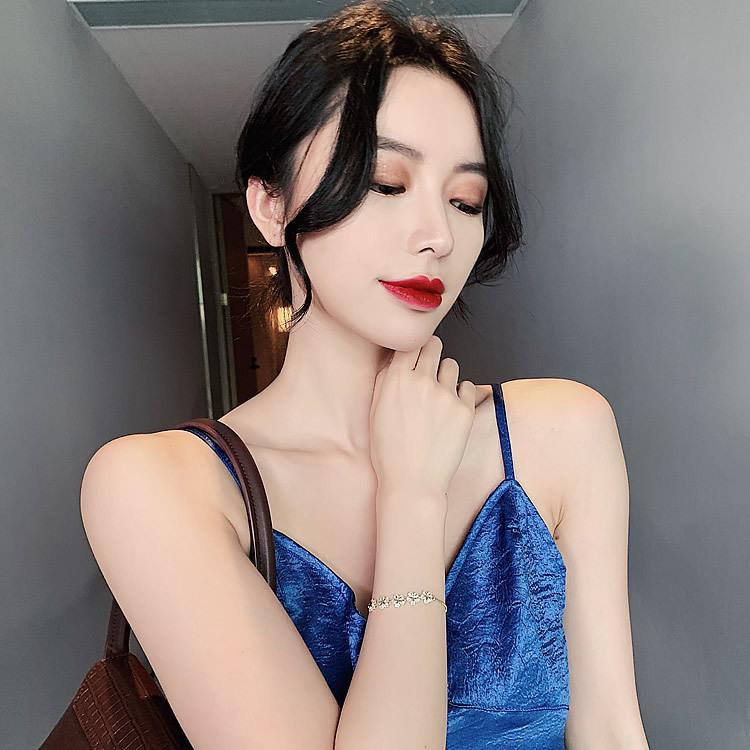 Five-pointed Star Zircon Petal Bracelet Female Online Celebrity Bracelet Student Girlfriends Korean Version of Simple Ins Design Personalized Jewelry.