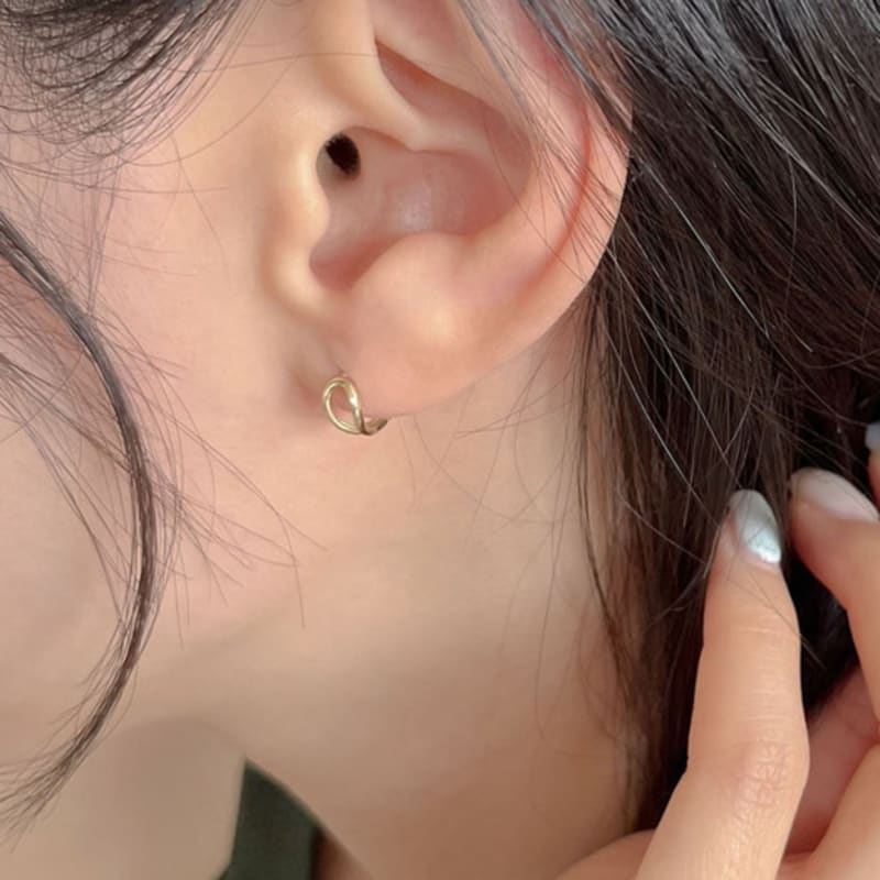 Youngglow 14k серьга-кольцо с линейным дизайном, застежка one touch