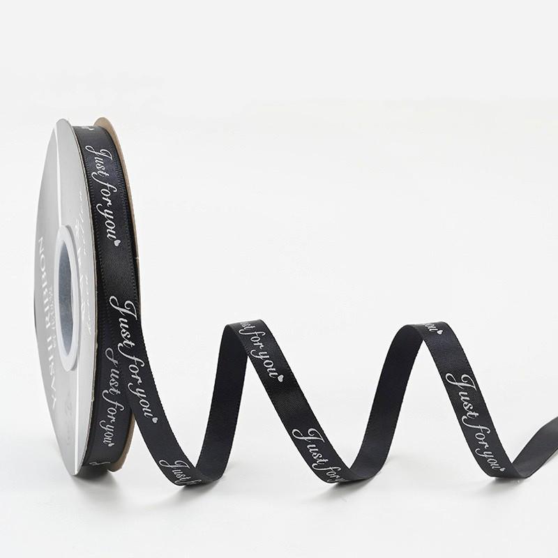 Каштановый медведь, обнимающий соломенную плетеную корзину с цветами - Праздничный бестселлер, фаворит онлайн-знаменитостей