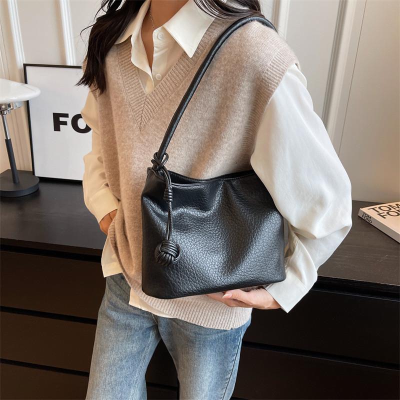 IELGY Large-capacity Simple and Versatile Portable Shoulder Bag, Popular Texture Korean Bucket Bag