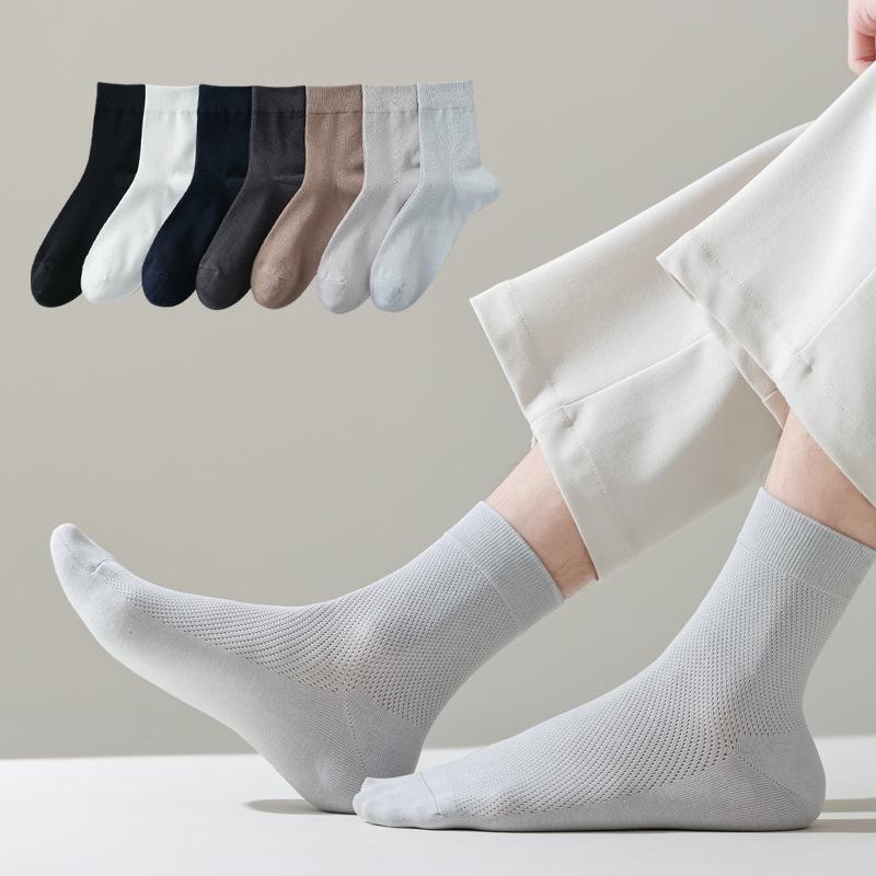 Мужские сетчатые носки средней длины из хлопка — дышащая, впитывающая пот, повседневная спортивная одежда однотонного черного и белого цветов для весны/лета.