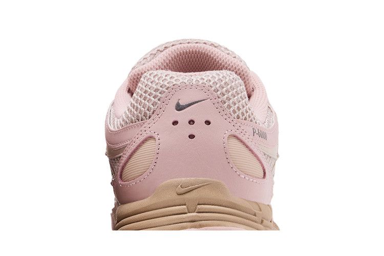 Женские кроссовки Nike P-6000 SE Ископаемый камень Конопляный Розовый Оксфорд Железный камень (Женский)