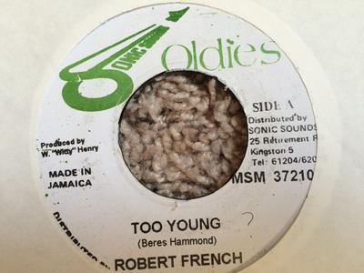 7-дюймовая пластинка ROBERT FFRENCH - Too Young MSM372107 Sonic Sounds Ol Jamaica Регги, Ска и Даб Б/У