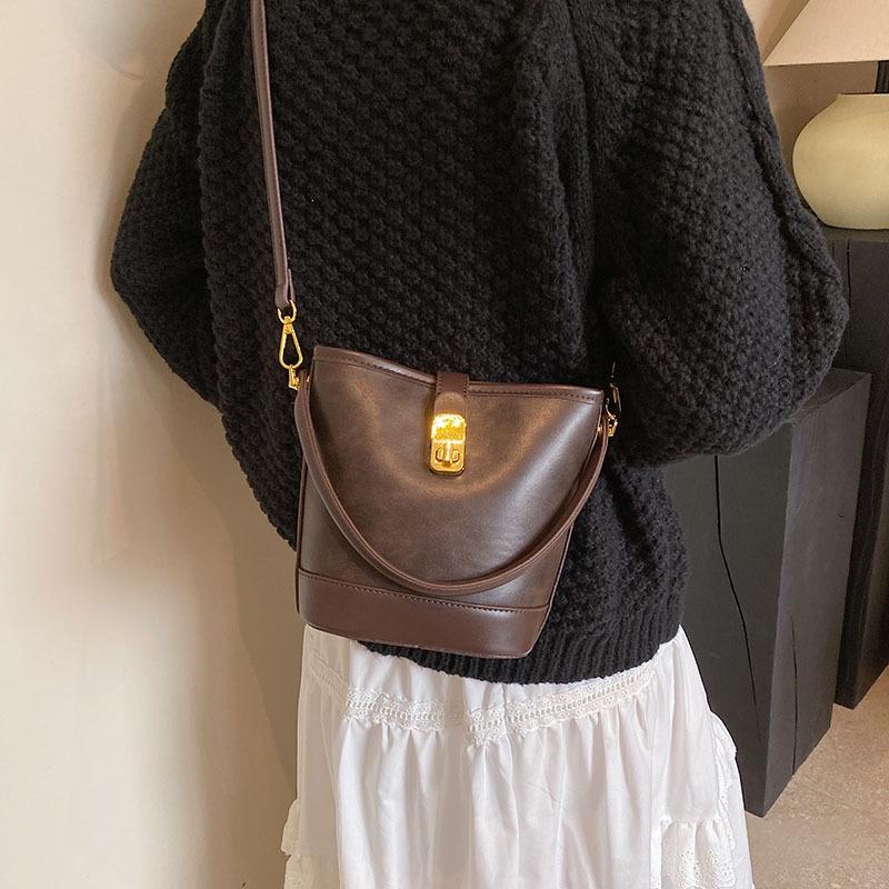 IELGY Women's Retro Simple Bucket Bag, Niche Diagonal Span Shoulder Bag