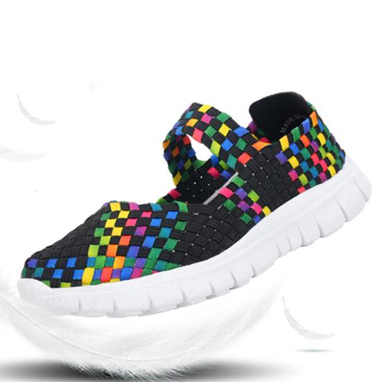 Летние женские тканые кроссовки из дышащей сетчатой ​​ткани, уличная обувь на плоской подошве, радужная женская спортивная обувь для бега