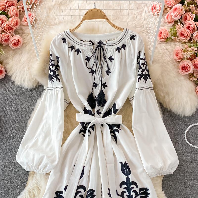 RUGOD Длинное платье в этническом стиле для путешествий и отдыха с вышивкой и круглым вырезом, с рукавами-фонариками, в богемном стиле, в стиле ретро, ​​свободное свободное платье для женщин