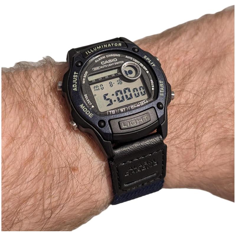 Casio Серия STANDARD, водонепроницаемость 50 метров, модные, Кварцевые, полимерный ремешок, , тот же стиль для мужчин и женщин, серый циферблат W220H-1A2V