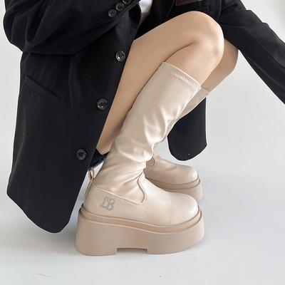 Ретро британские с юбкой взрыв супер огонь на толстой подошве кожаные сапоги женские 2025 новый летний тонкий высокий нишевый сапоги