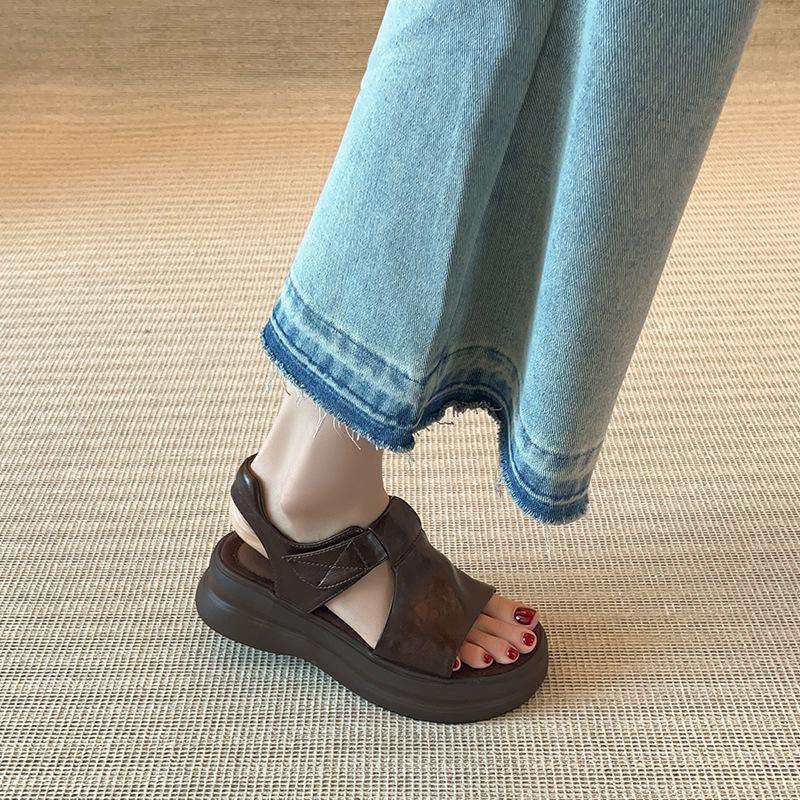Место!! Ретро повседневные сандалии на платформе с открытым носком, красивые женские летние новые универсальные на мягкой подошве, увеличивающие рост, римские туфли