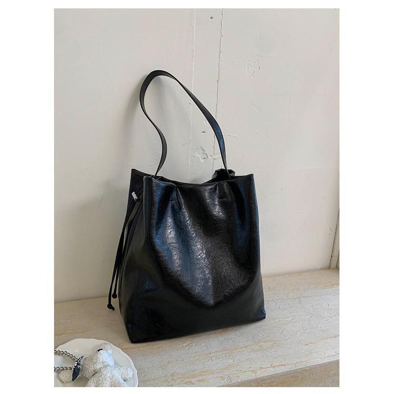 IELGY Ladies Tote Bag Retro Large Capacity All-Match Simple One-Shoulder Commuter Underarm