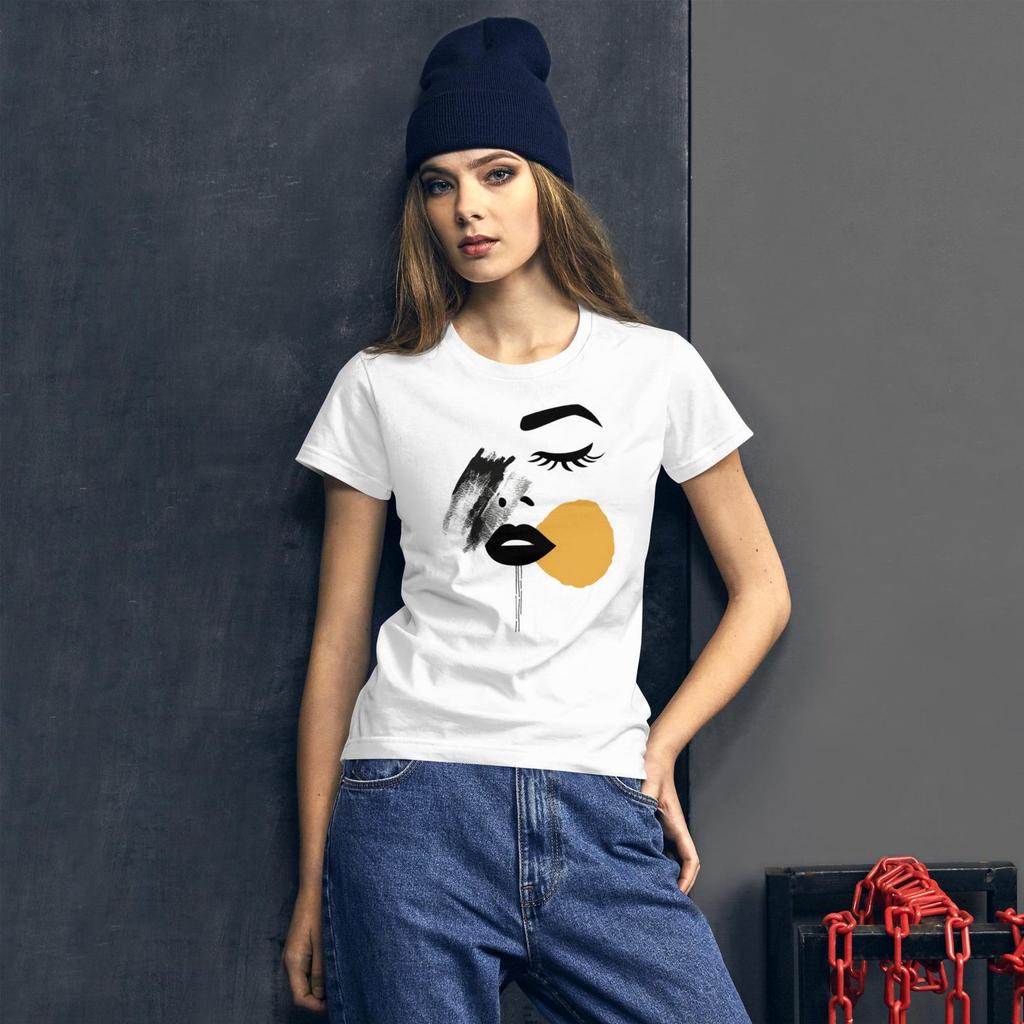 Women's Minimalist Abstract Face T-Shirt – Modern Art Graphic Tee – Unique Casual Fashion