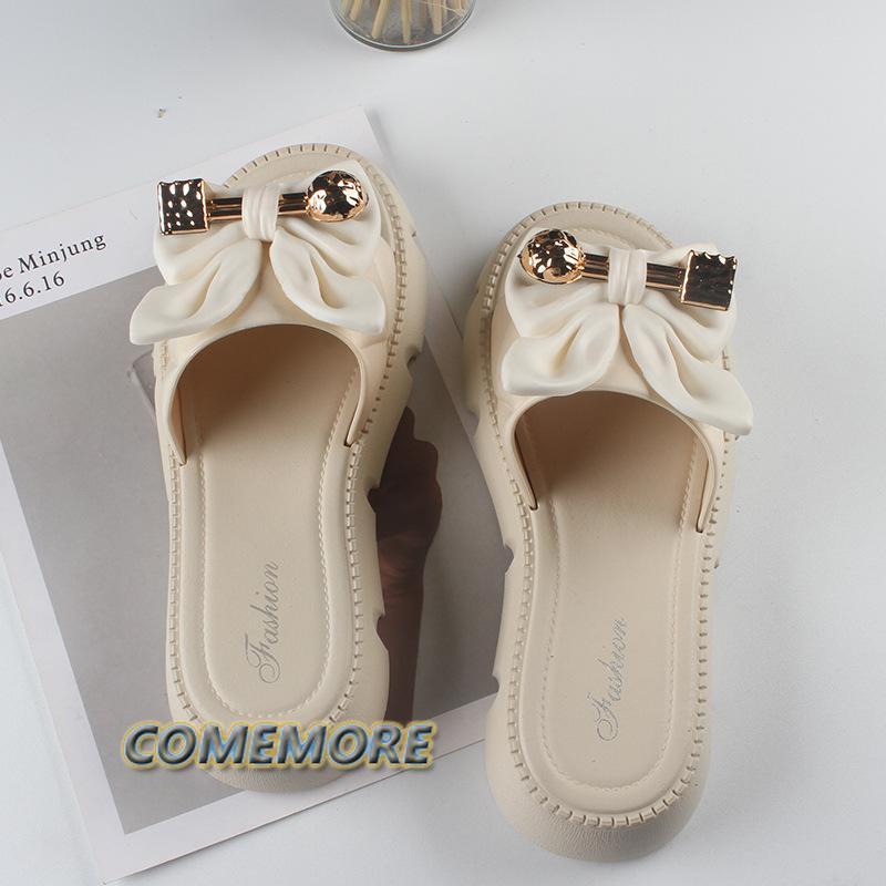 2024 Summer Casual Fashion Round Toe Flat Solid Color Comfortable Open Toe Metal Decorated Non-Slip Women Slippers Beach Outdoor