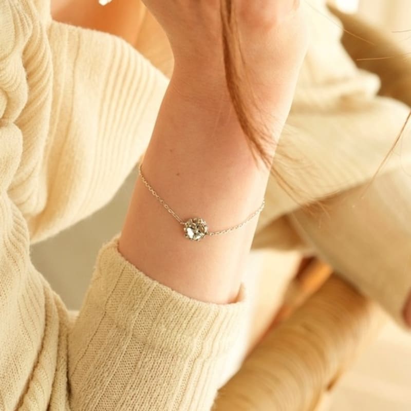 BELLOOGGI Lisianthus bracelet