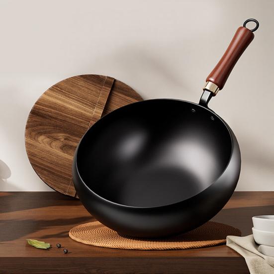 Forged Iron Wok with Wooden Lid Nonstick Skillet Pot Even Heating Fry Pan for Gas Stove Induction Cooker Ergonomic Handle Cooking Pot