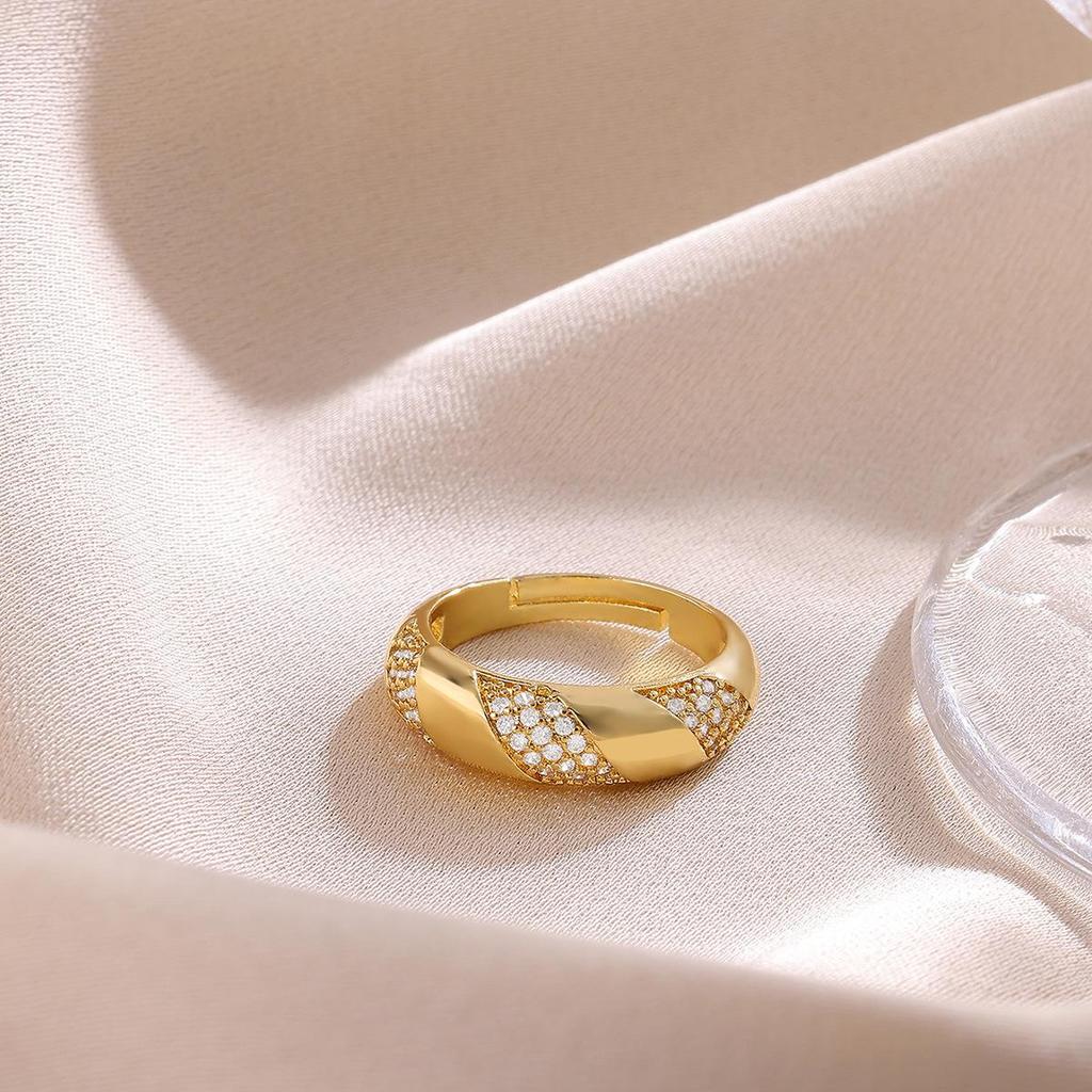 Кольцо из меди с покрытием 18 карат, с европейскими и американскими цирконами для женщин - Трендовое, нишевая мода, устойчивое к выцветанию.