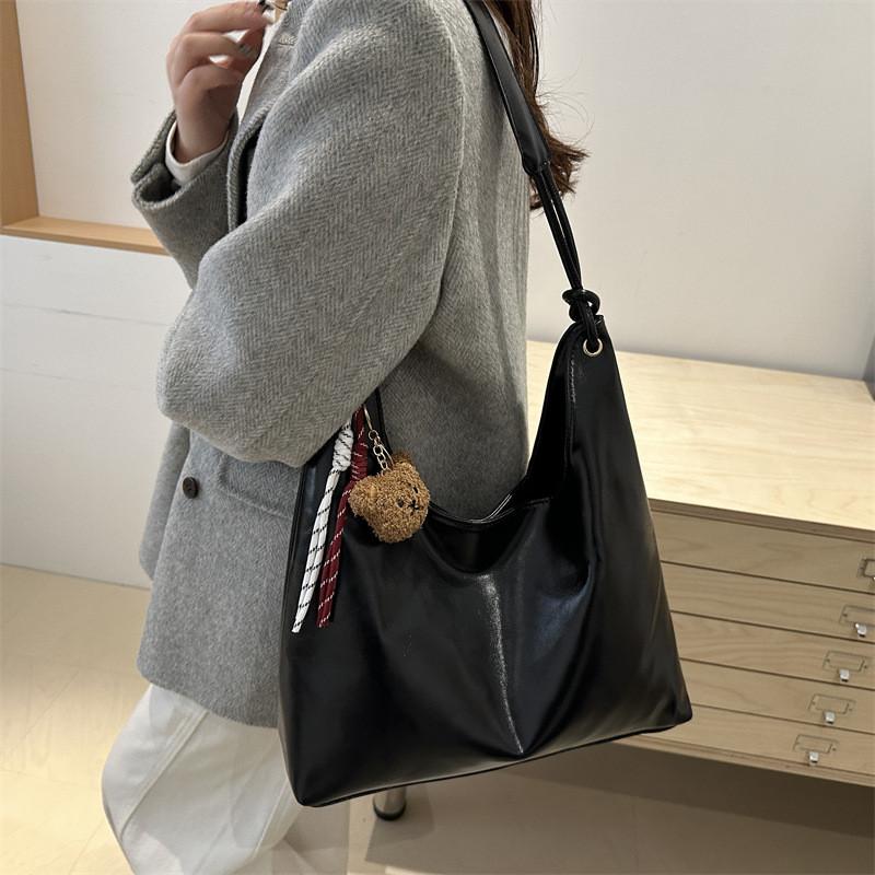 Large Tote Trendy Bag For Women With Minimalist Aesthetic And Convenient Phone Pocket