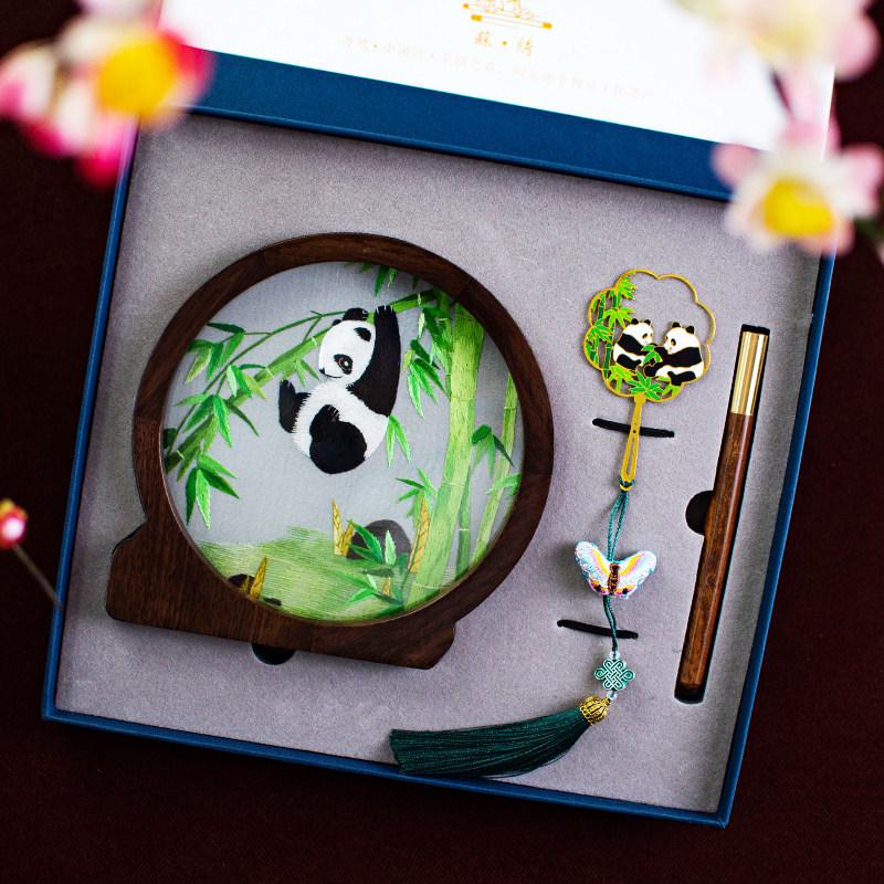 Китайский сувенир: Фигурка панды вышивка Сучжоу Подарок