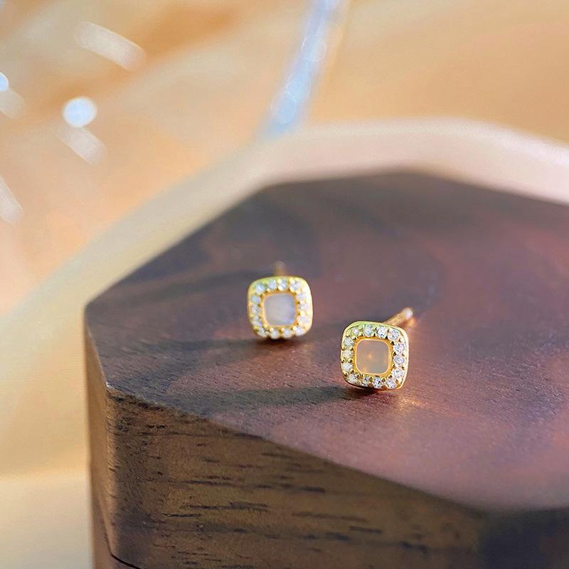 Простые квадратные серьги в форме ромба, женские, легкие, роскошные, маленькие, с благовониями, ветряные, геометрические, с высоким уровнем датчика, украшение для ушей