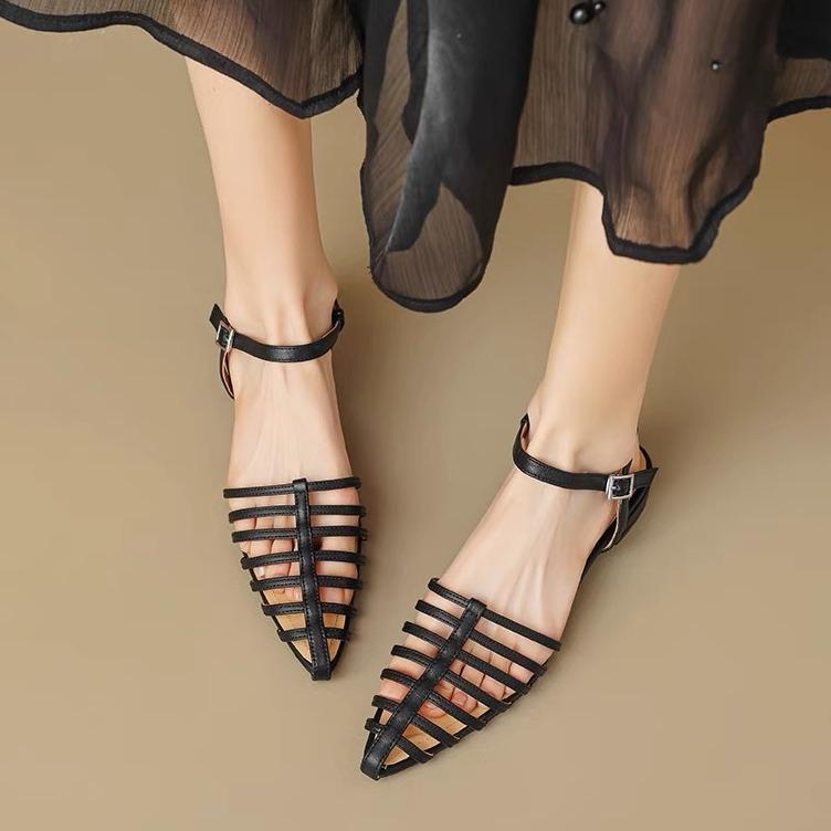 Французские нишевые сандалии-шлепанцы женские летние черные высококлассные на плоской подошве с полым верхом женские туфли ретро остроносые римские одинарные туфли