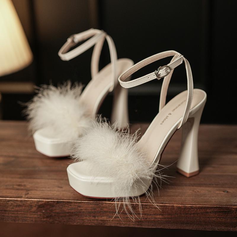 9696-1 Женские сандалии на высоком каблуке в сказочном стиле, с меховым ремешком и толстым каблуком