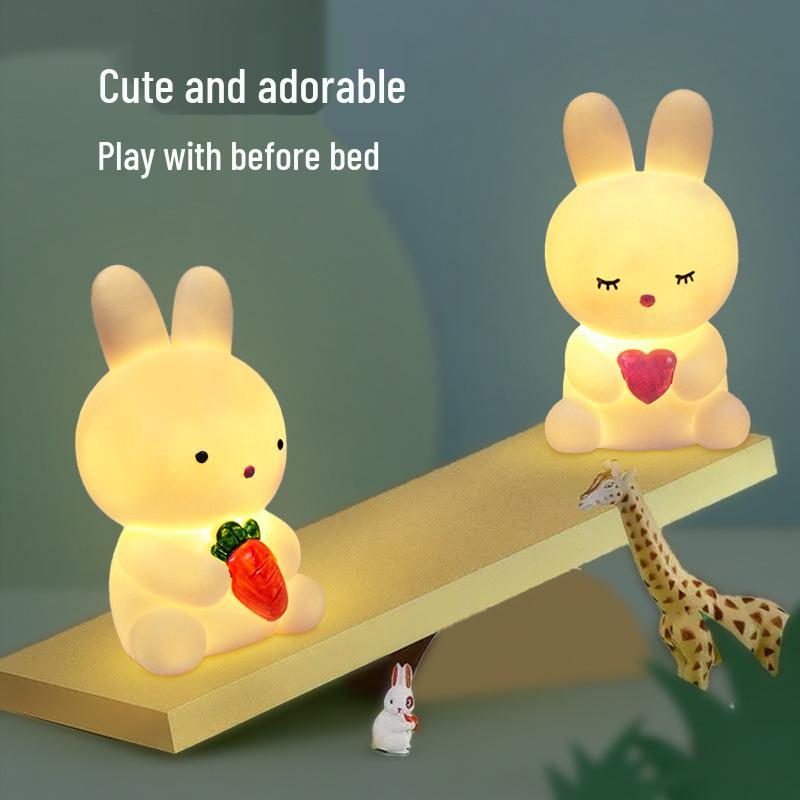 Мультяшный силиконовый ночник-кролик со светодиодным таймером, кнопочной батарейкой и декоративным подарком.
