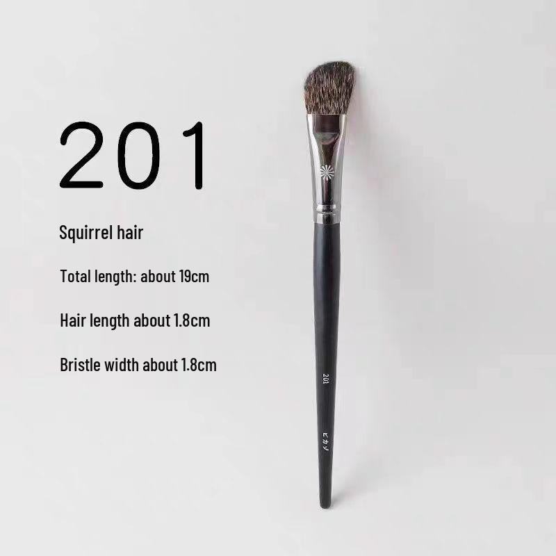 Наклонная кисть для теней из шерсти белки Bi+209