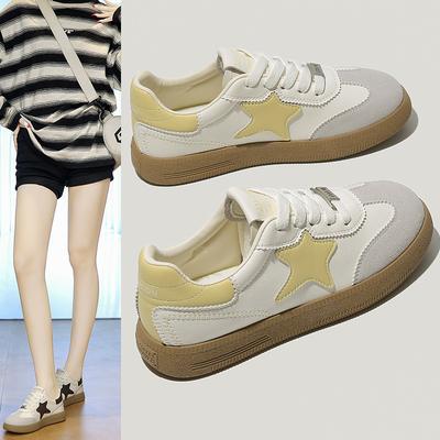 Тонкая тренировочная подошва Немецкая звезда маленькая девочка лето ретро платформа повседневные мягкие белые туфли 2025 новые спортивные туфли на платформе с увеличением роста