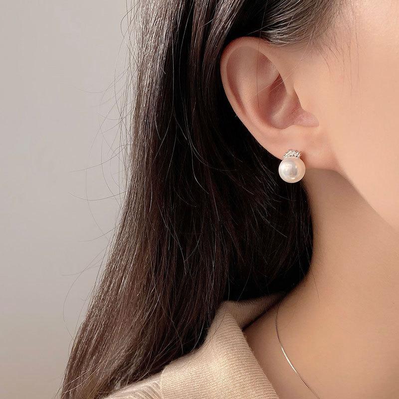 Crown Pearl Earrings Exquisite Temperament Versatile Lady Style Earrings Light Luxury High-end Earrings