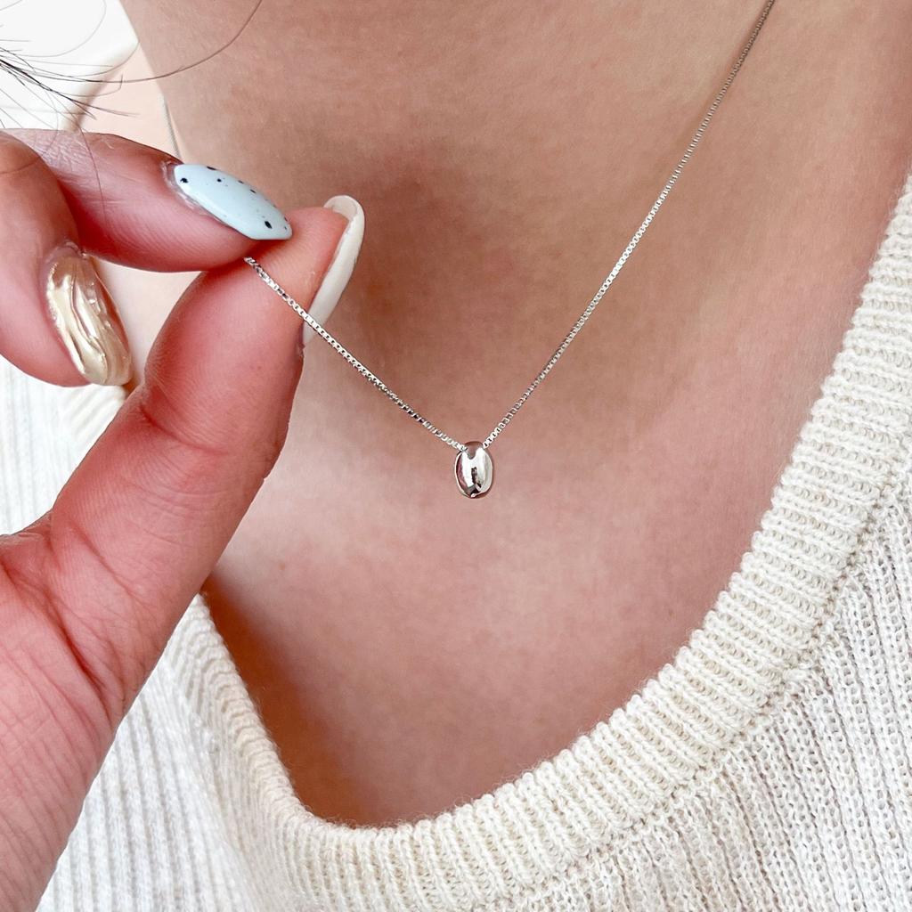 Simple and Exquisite Temperament, Small Silver Bean Collarbone Chain Necklace, Women's Light Luxury, Niche Design, New Style