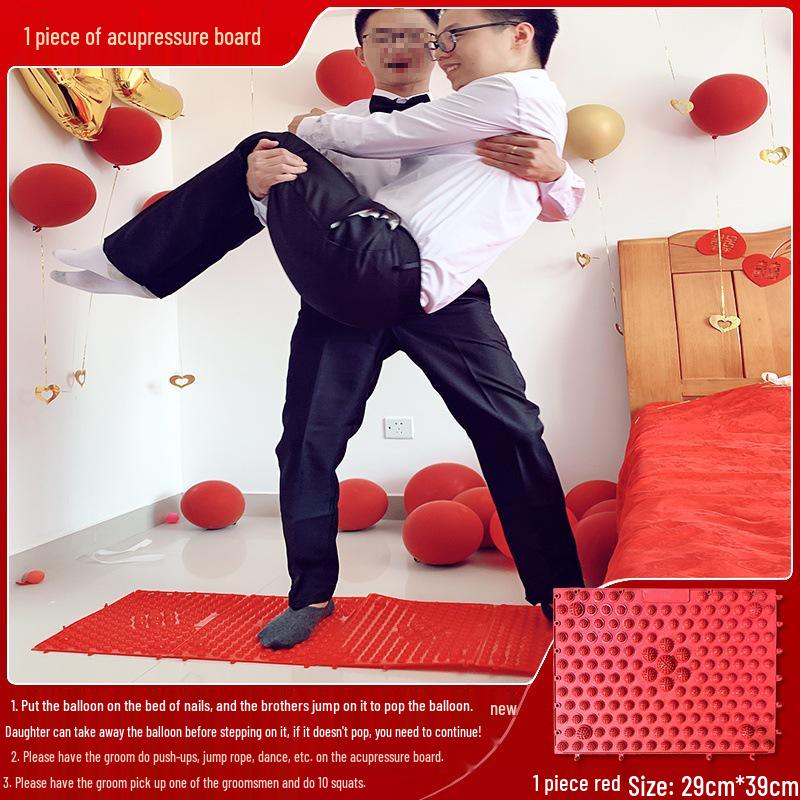Groom's Prank: Look East Look West Gesture Game – Team-Building Activity for Groomsmen
