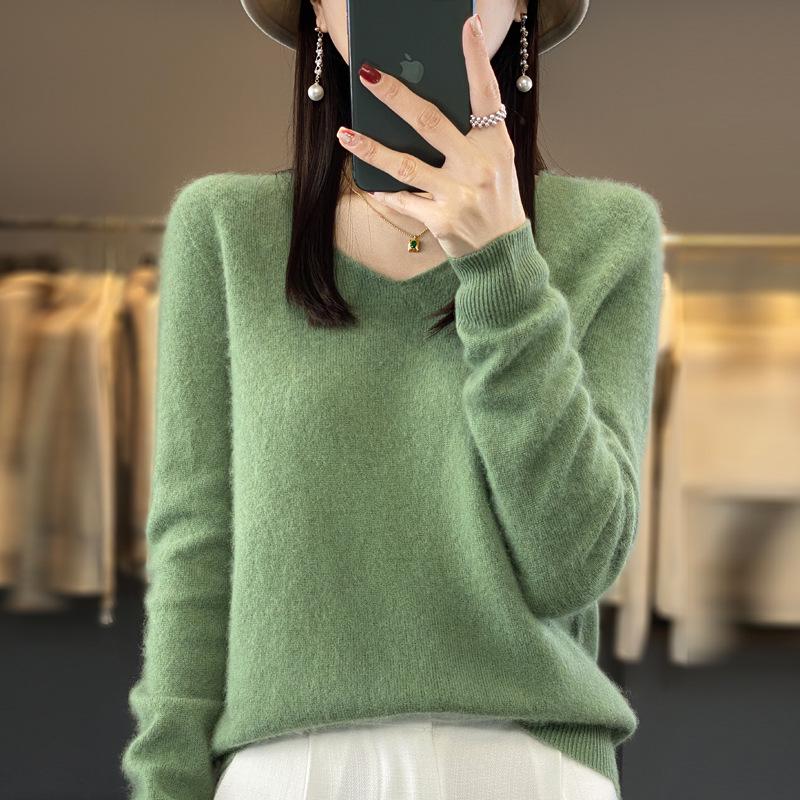 Women's V-Neck Wool Sweater: New Autumn/Winter Solid Color, Loose Fit, Versatile Style.