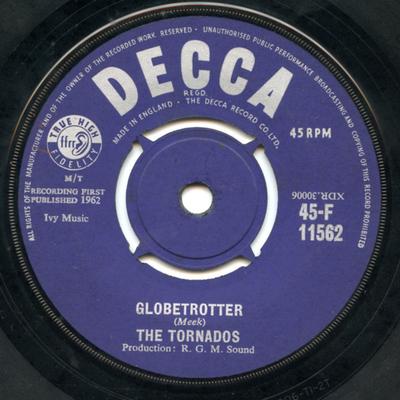 7-дюймовая пластинка TORNADOS - Globetrotter 45F11562 Decca 1963 UK Поп Б/у