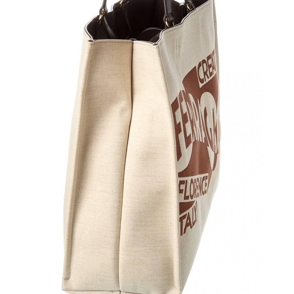 Salvatore Ferragamo Сумка-тоут Ferragamo с большим логотипом и кожаной отделкой, бежевая