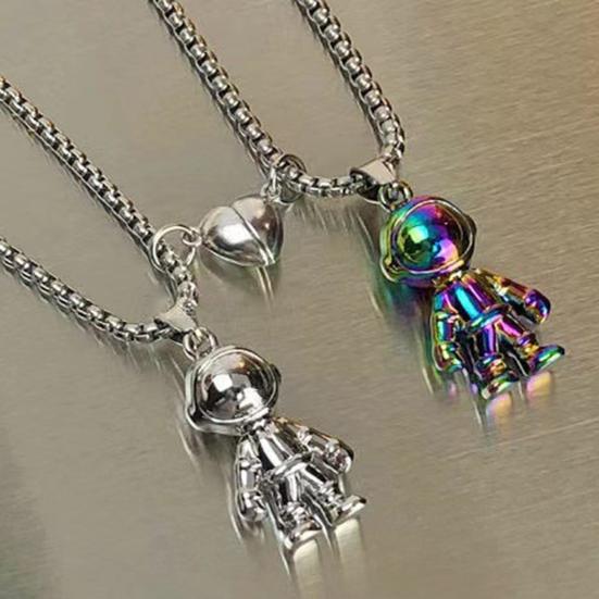 2Pcs Smooth Surface Exquisite Workmanship Couple Necklaces Creative Design Space Astronaut Magnetic Buckle Friendship