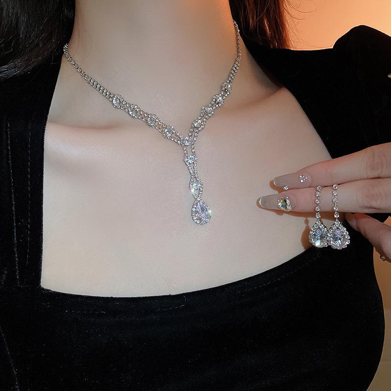 European & American Luxury Zircon Jewelry Set: Retro Clavicle Chain Necklace, Versatile Fashion Accessory