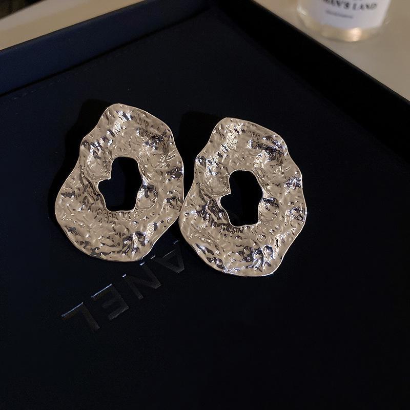 Крупные металлические серьги в европейском и американском стиле - серебряная игла, модный дизайн высокого класса для женщин