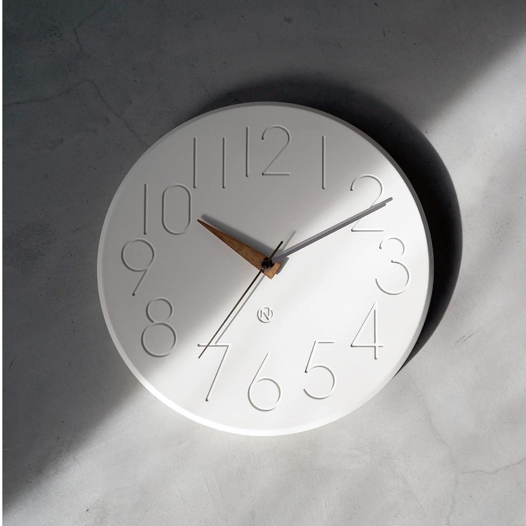 Настенные часы Interform Smook из белого дерева и золота с механизмом Sweep CL-4168, диаметр 30,5 см