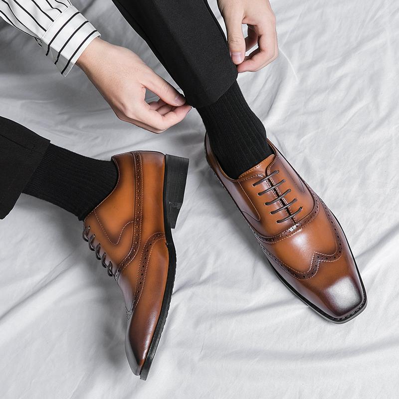 2024 New Men Classic Retro Lace Up Oxfords Shoes Men Pointed Business Dress Office Leather Shoes Men Fashion Wedding Party Shoes