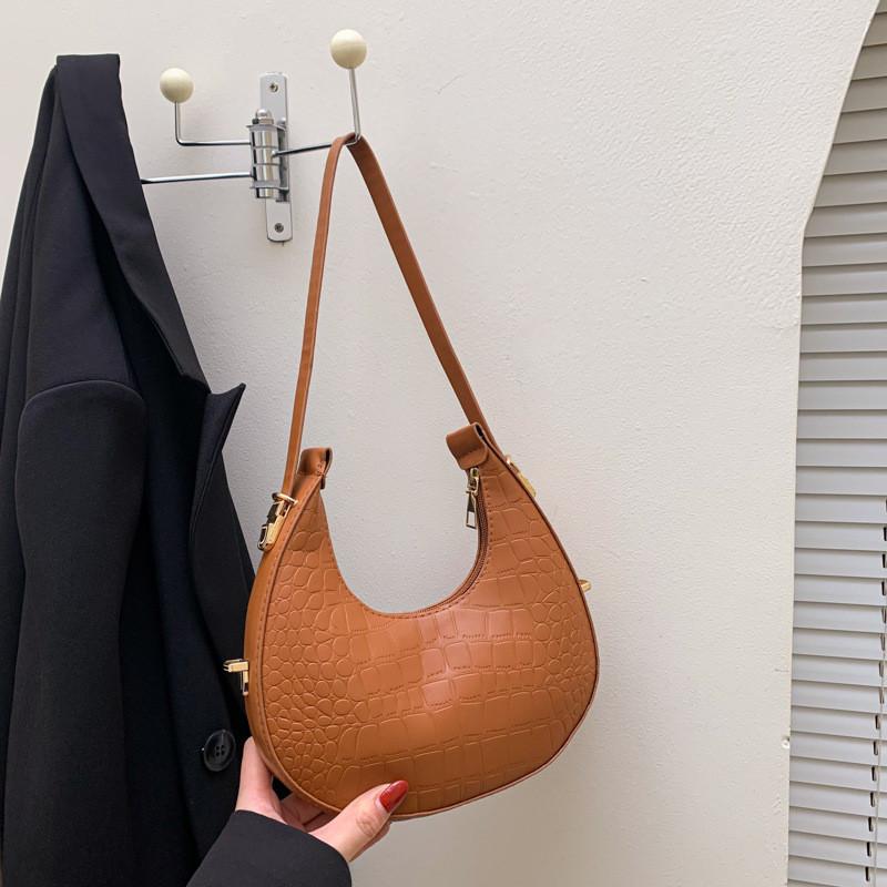 Trendy Women's Crescent Shaped Shoulder Bag Fashionable Spring Crossbody Purse With Soft Design