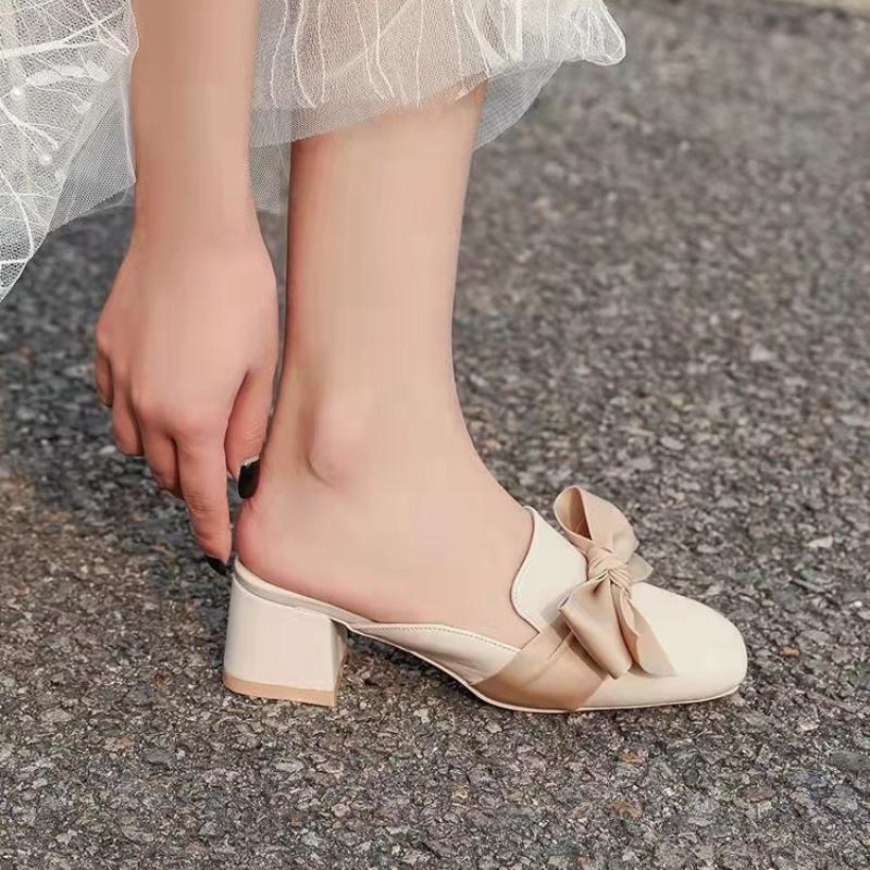 Модные полутапочки с закрытым носком для женской обуви на плоской подошве, модные повседневные с бантом, на квадратном каблуке, с ремешком на пятке, слипоны, уличные тапочки