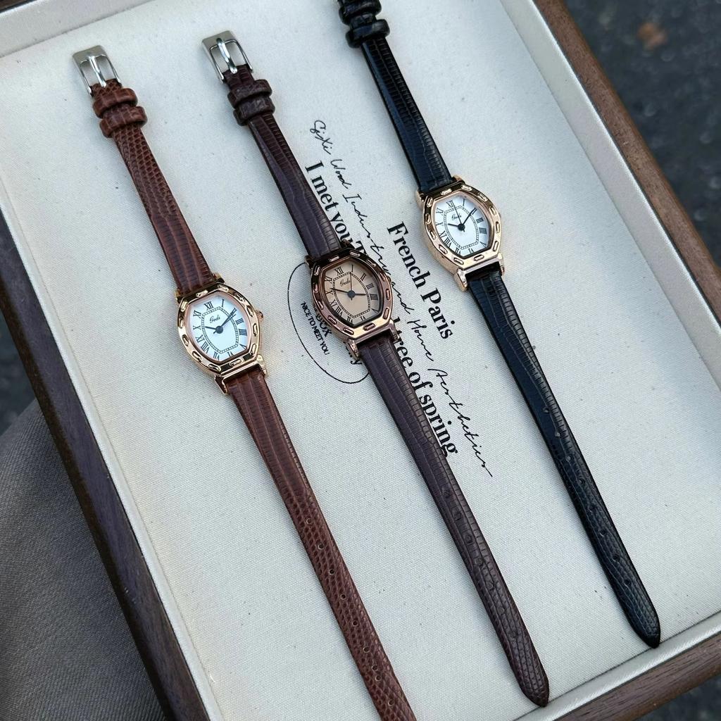 Vintage Roman Numeral Quartz Women Watch Leather Strap Ladies Wristwatch Retro Barrel Dial Elegant Dress Watches Daily Gift